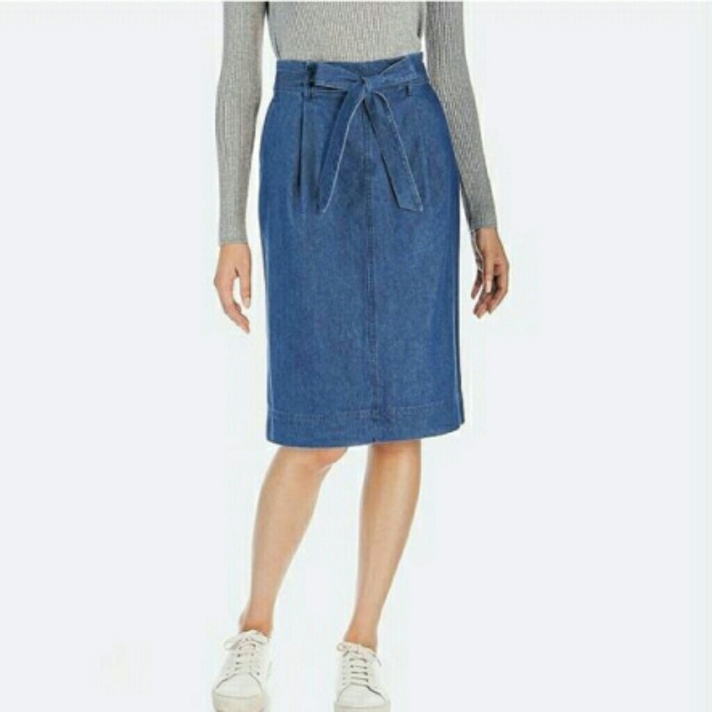 Uniqlo denim belted skirt